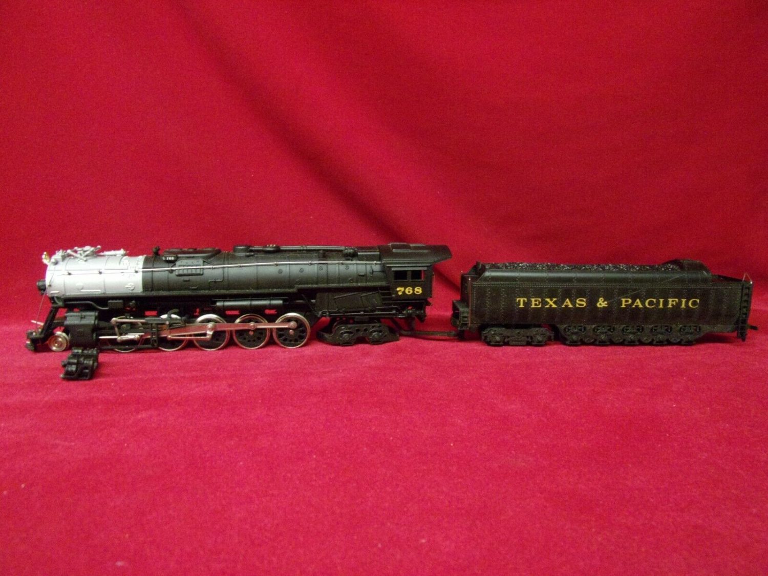 HO SCALE BACHMANN TEXAS & PACIFIC 2-10-4 #768