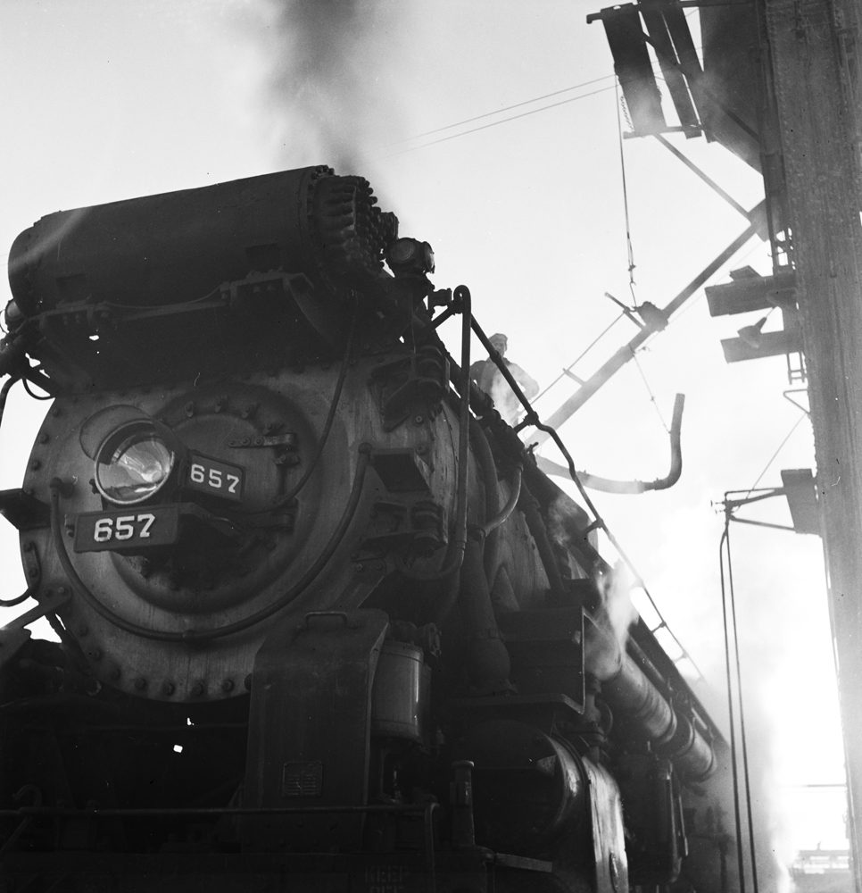I-1d #657, Refilling the Sand Dome of Locomotive 657