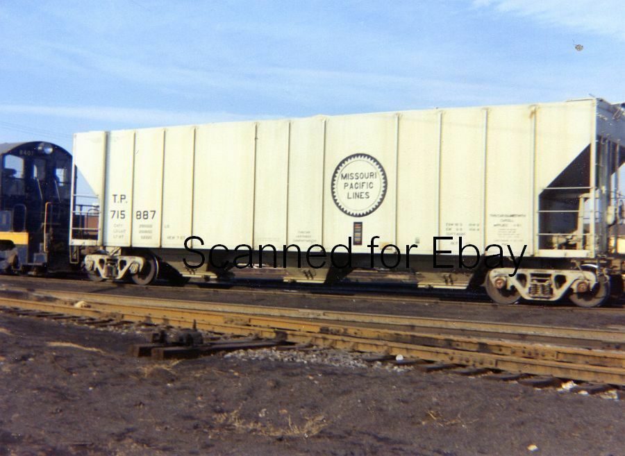Covered Hopper #715887