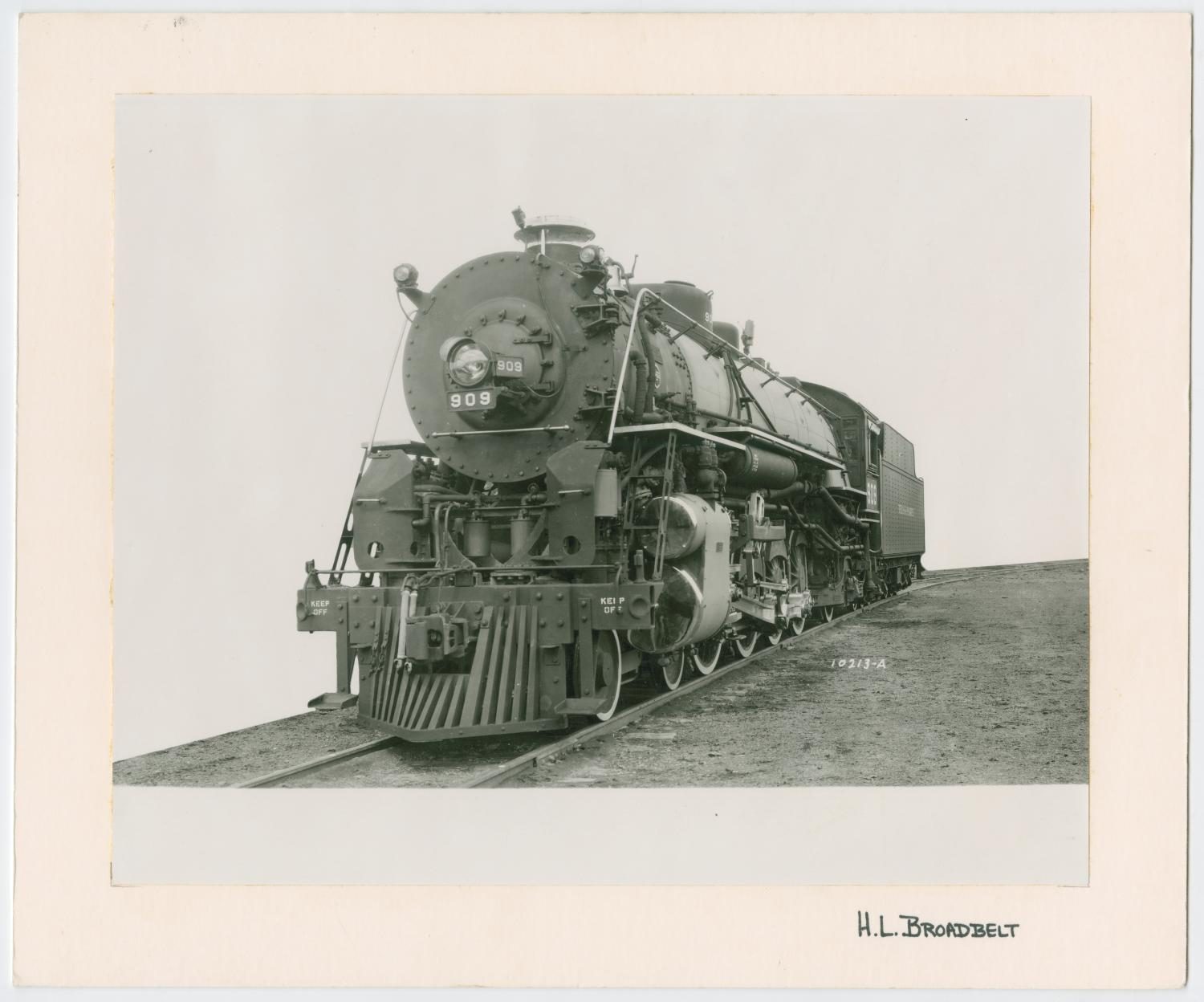 Train Engine #909 and Car