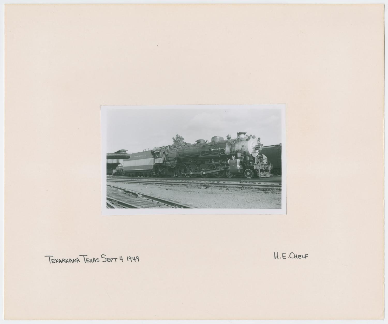 Train Engine #908 and Car - Texarkana, Texas