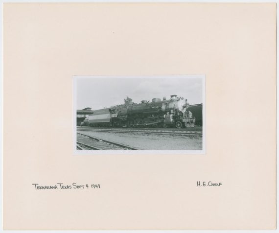 Train Engine #908 and Car - Texarkana, Texas